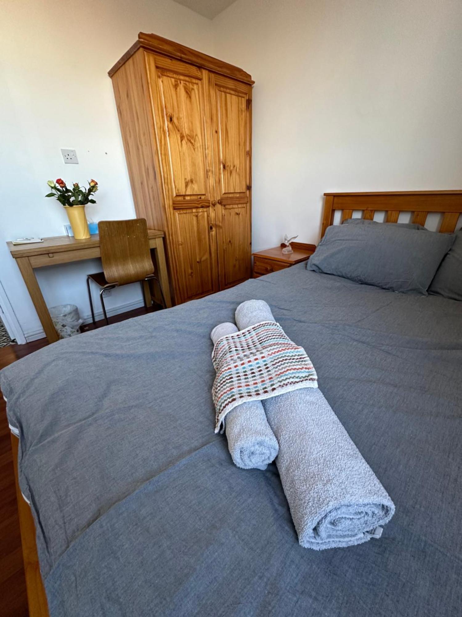 Elkington Point Bed & Breakfast London Exterior photo
